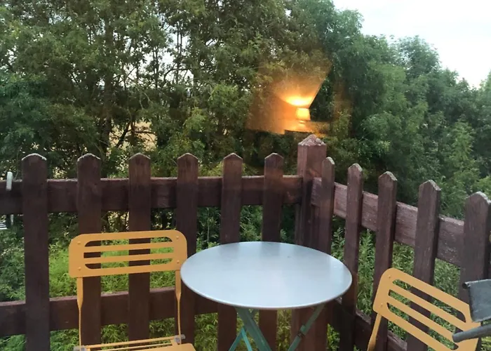 Ecrin De Verdure בית הארחה